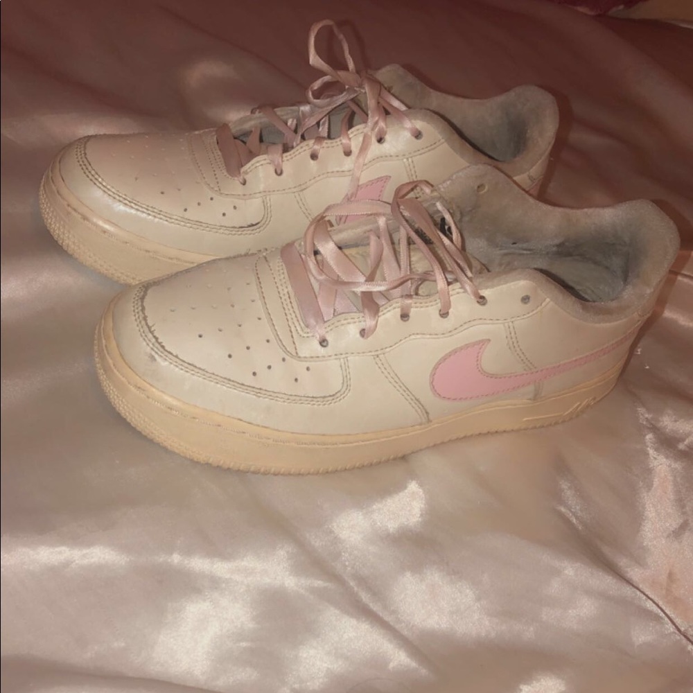 USED GIRLS NIKE AF1 SIZE 6